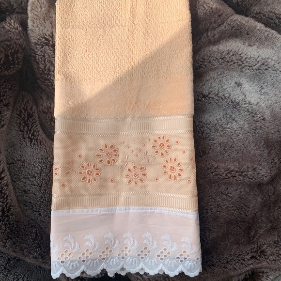 Embroidered Hand Towel - Picture 2 of 4